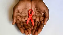 Вирусът на ХИВ все още върлува, но заразените намаляват
