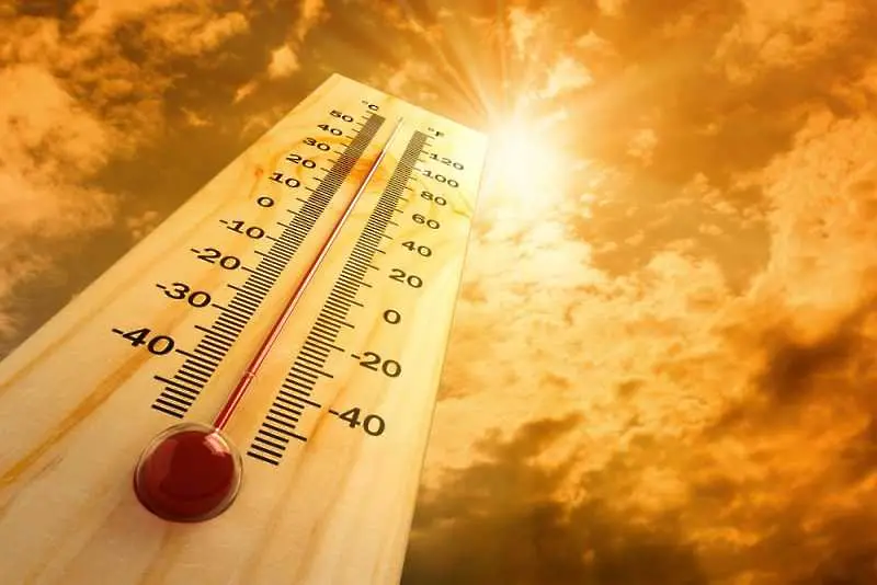 Времето: Жълт код за високи температури в 13 области