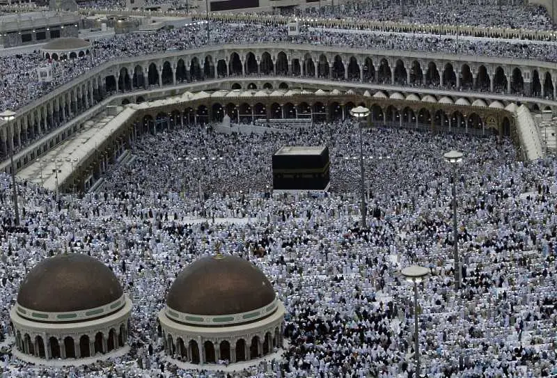 Започва годишното поколонение на мюсюлманите в Мека