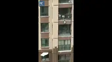 Тригодишно дете в Китай падна от шестия етаж, съседи го спасиха 