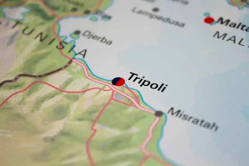 Ракетен обстрел затвори летището в Триполи