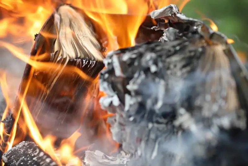 3000 тома книги изгоряха при пожар в читалище край Кюстендил
