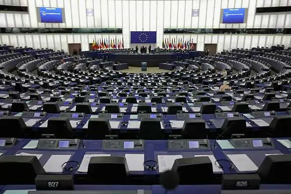 Правната комисия на ЕП не хареса двама кандидати за еврокомисари. Други 7 под въпрос