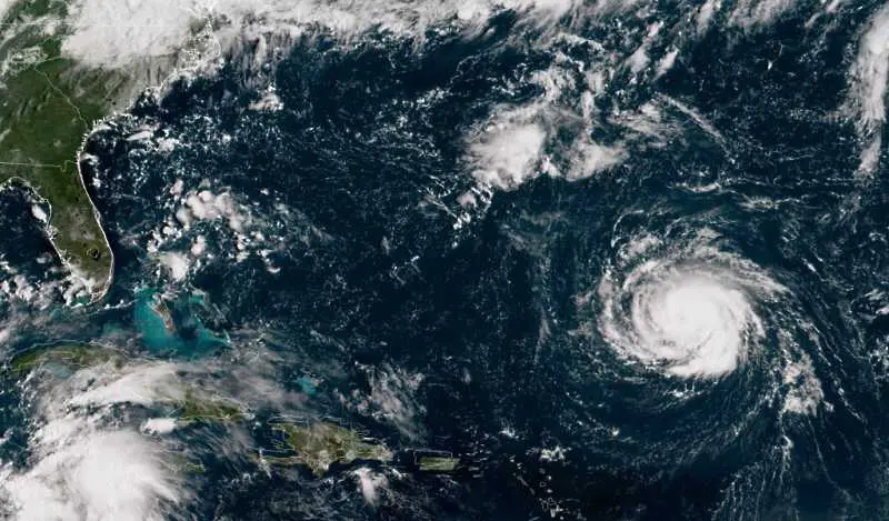 Бурята Умберто в Атлантическия океан доби силата на ураган