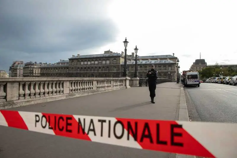 Убиецът от Париж се държал странно вечерта преди нападението