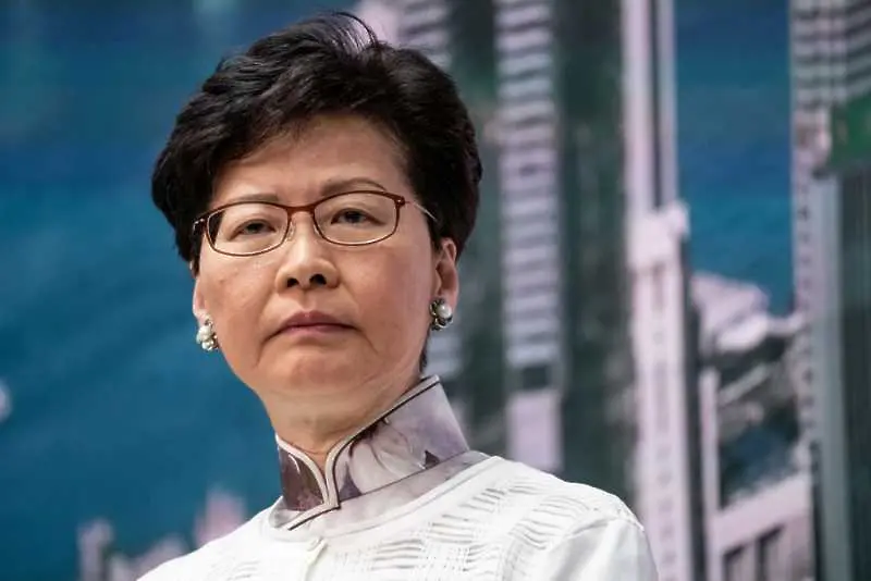 Китай планира да замени лидерката на Хонконг Кари Лам