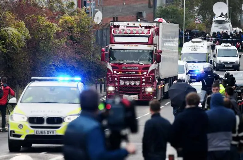 Британската полиция арестува мъж и жена по разследването за камиона на смъртта