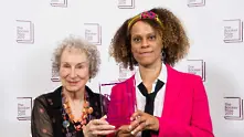 Писателките Маргарет Атууд и Бернардин Еваристо спечелиха наградата Букър за 2019 г.