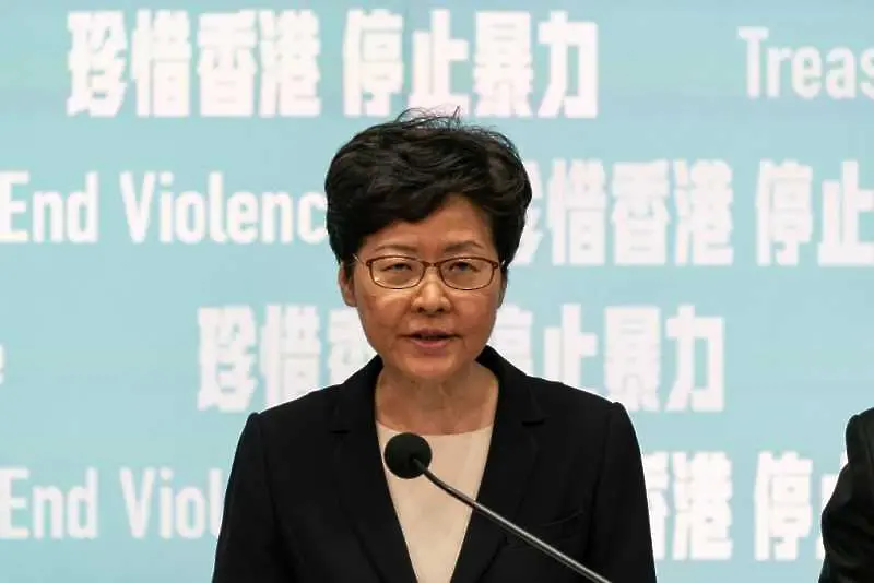 Лидерът на Хонконг призова протестиращите, окупирали университет, да се предадат