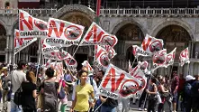 Венеция, бори се! – хиляди на протест срещу управлението на града