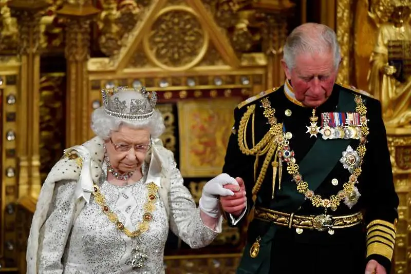 Елизабет II обмисля да се откаже от трона