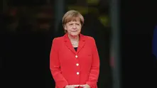 Меркел защити НАТО от критиките на Макрон