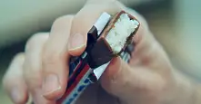 Snickers заменя фъстъците с кокос