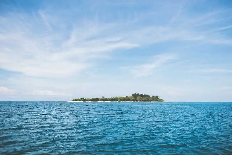Два индонезийски острова напълно изчезнаха под водата