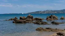 Туристи опитали да изнесат 10 тона пясък от плажовете на Сардиния