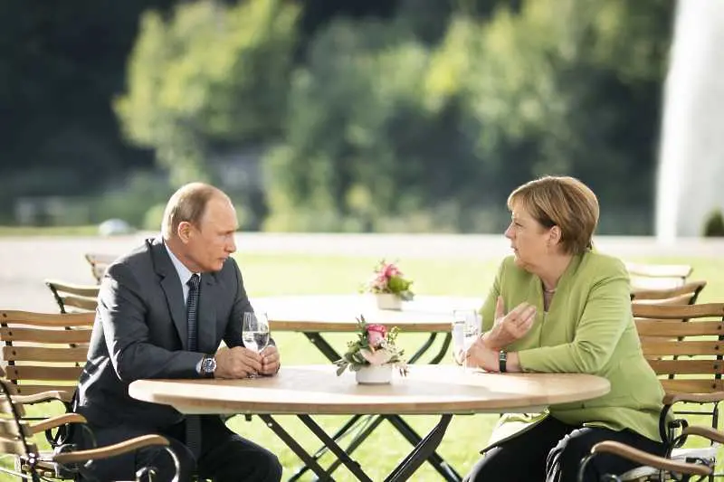 Меркел лети за среща с Путин, ще обсъждат Близкия изток и Украйна 