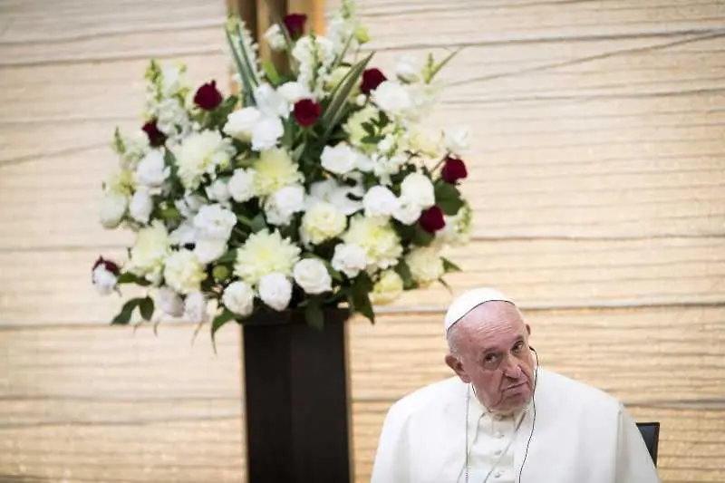 „Понякога дори и аз губя търпение“: Папа Франциск се извини, че удари жена по ръката