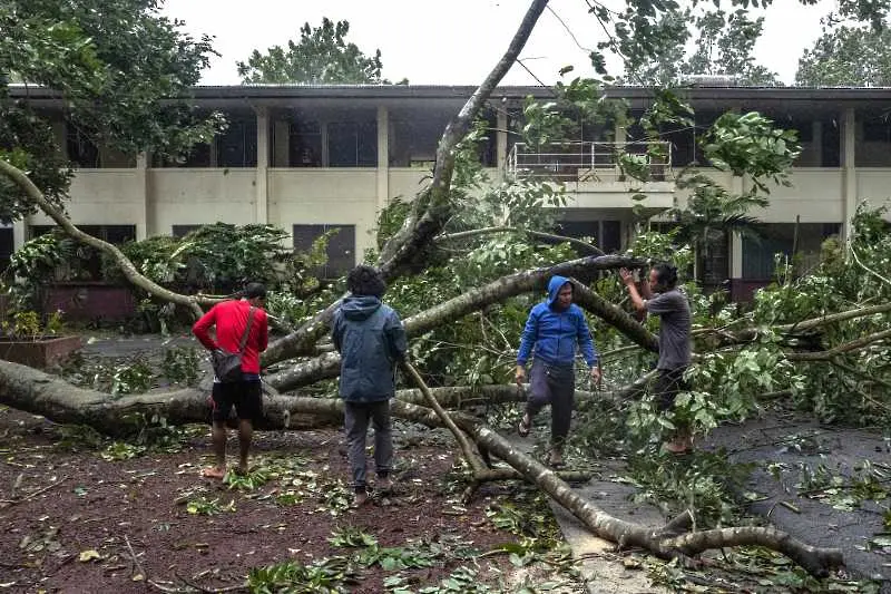 Нарастват жертвите от тайфуна във Филипините