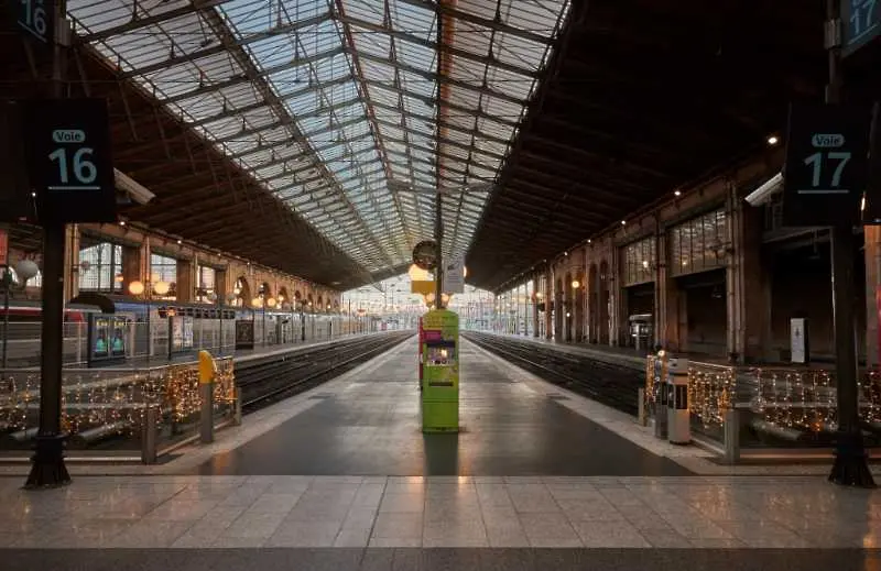 Париж под транспортна блокада: Движат се само пет от 16 метролинии