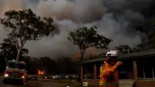 Доброволците - единствената преграда пред пожарите в Австралия