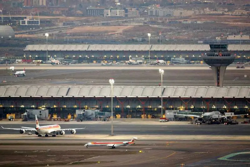 Летище „Барахас“ в Мадрид затвори заради дронове