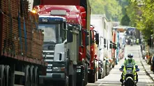 Брюксел въвежда зелени коридори за товарните превози, нареди пресичането на граници да става за 15 минути