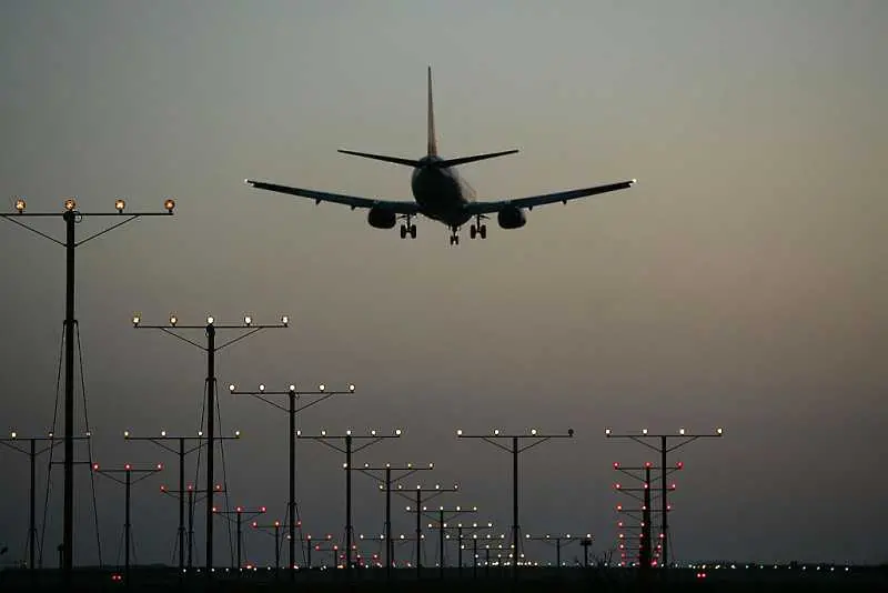 Черни дни за авиацията, компаниите в сектора търсят държавна подкрепа