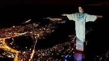 Статуята на Христос в Рио със светлинно шоу в чест на медиците