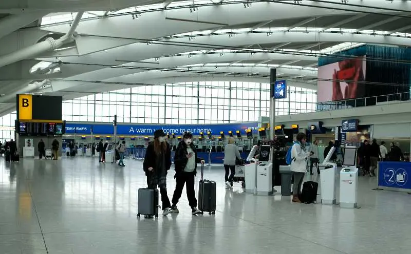Най-натовареното летище в Европа затваря писта. Няма полети