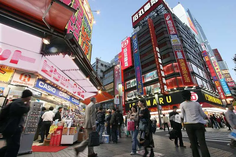 Японското правителство одобри план от близо 1 трлн. долара за спешно стимулиране на икономиката