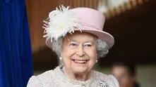 Кралица Елизабет Втора с окуражаваща реч пред нацията
