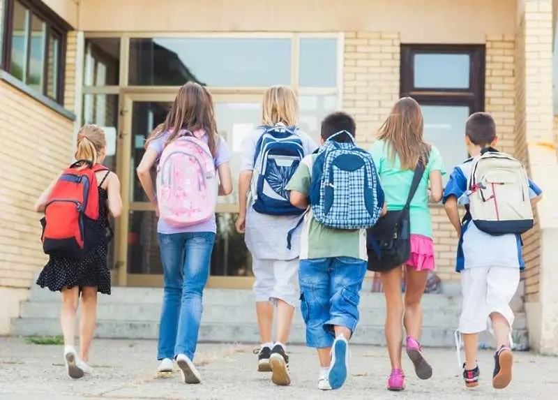 Полша отложи отварянето на училищата и детските градини с близо месец