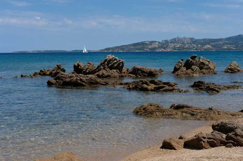 Италия спасява летния сезон с „антивирусни“ плажове