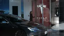 Tesla ще задържи още седмица служителите си преди да ги пусне в принудителен отпуск