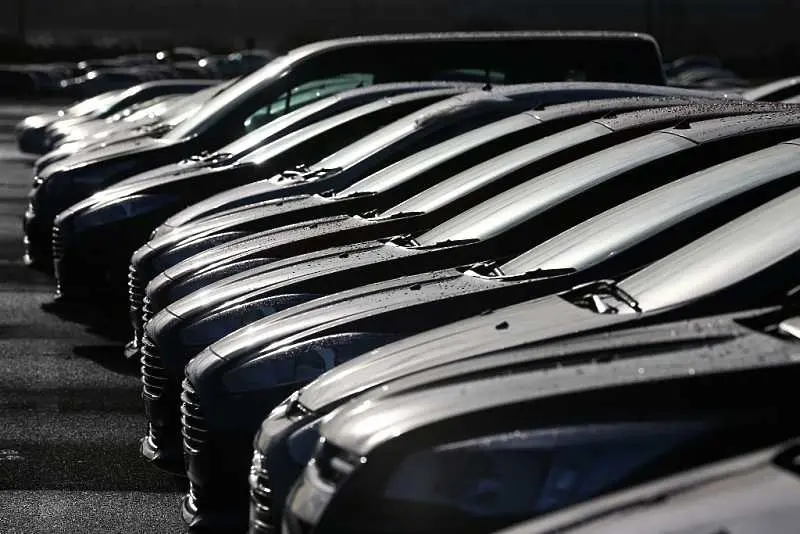 Рекорден спад на продажбите на нови коли във Великобритнаия