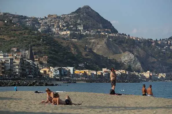 Италия се готви за плажния сезон