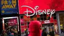 Disney спира заплатите на 100 хиляди служителя