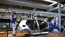 Германските автомобилостроители възобновяват частично производството си идната седмица