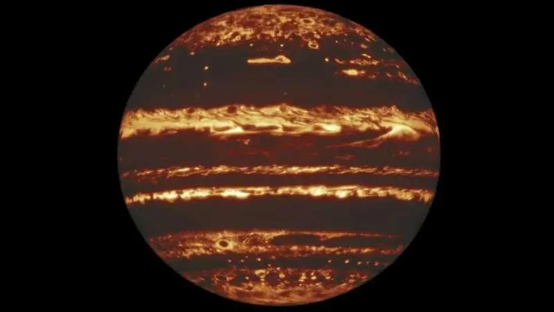 Вижте великолепието, което се крие под облаците на Юпитер