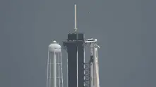 Отмениха полета на SpaceX с двама астронавти заради лошо време