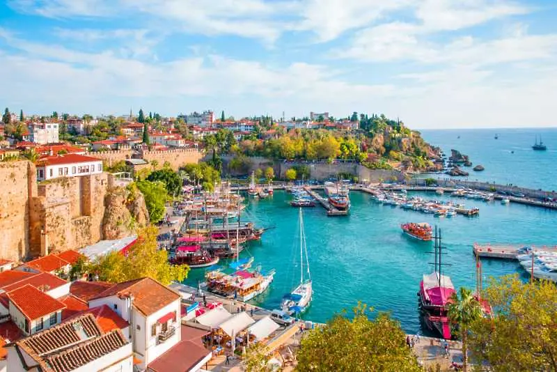Турция въвежда санитарни правила в очакване на завръщането на туристите