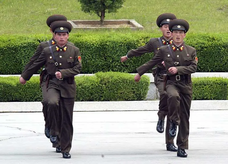 Северна Корея разполага военни близо до границата с Юга 