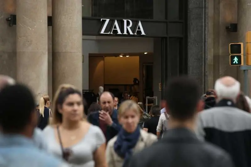 Inditex понася първите си тримесечни загуби. Затваря над 1000 магазина