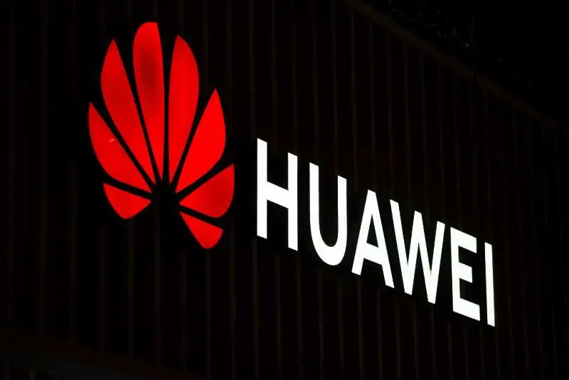 Huawei за забраната за участие в 5G мрежата на Великобритания: Разочаровани сме! 