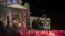 Поредна нощ на протести и насилие пред парламента в Белград