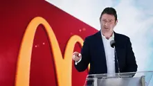 McDonald’s съди бивш шеф заради връзки със служителки