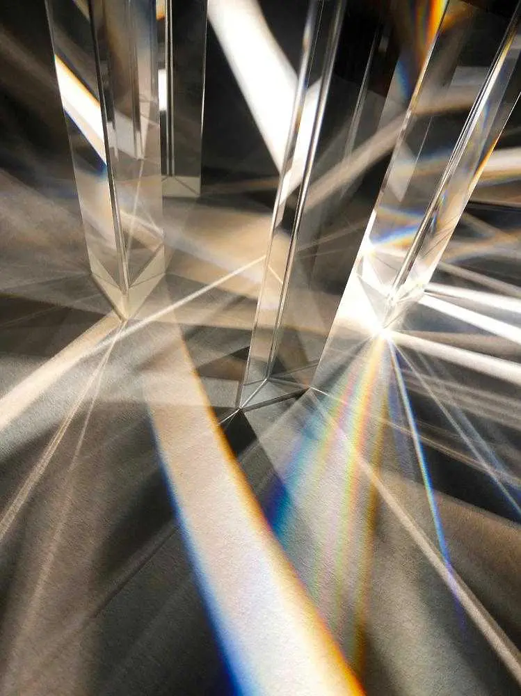Германски физици създадоха най-тънкото оптично огледало