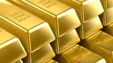 Стабилен долар свали цената на златото