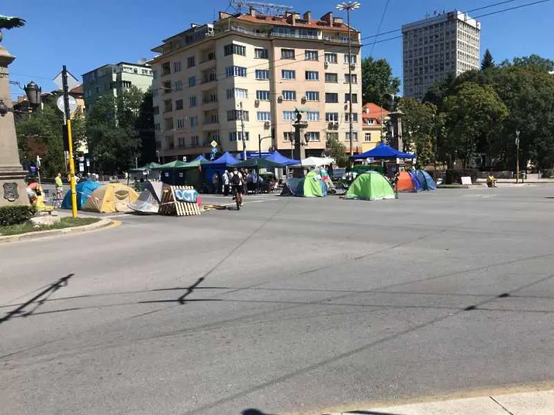 Фандъкова: От протест срещу власта вече става протест срещу хората