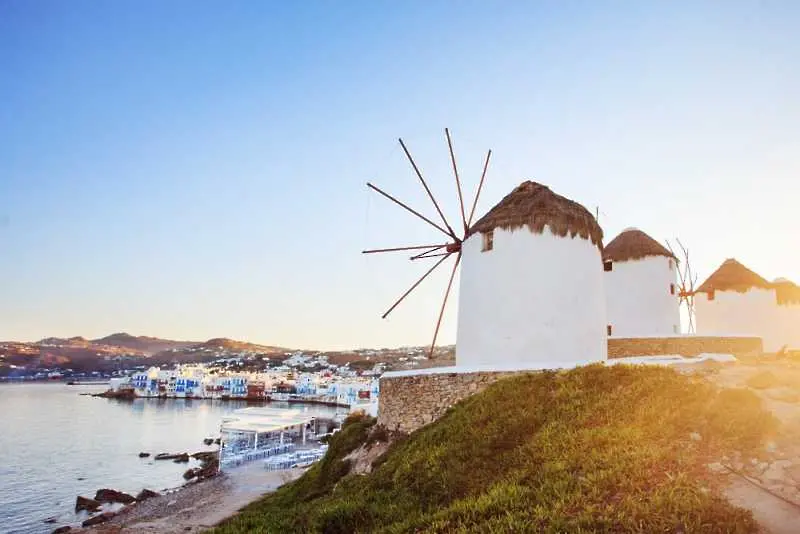 Гърция затяга противоепидемичните мерки в курортите